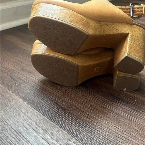 Universal Thread cognac colored clog heels size 6 EUC - Picture 6 of 9